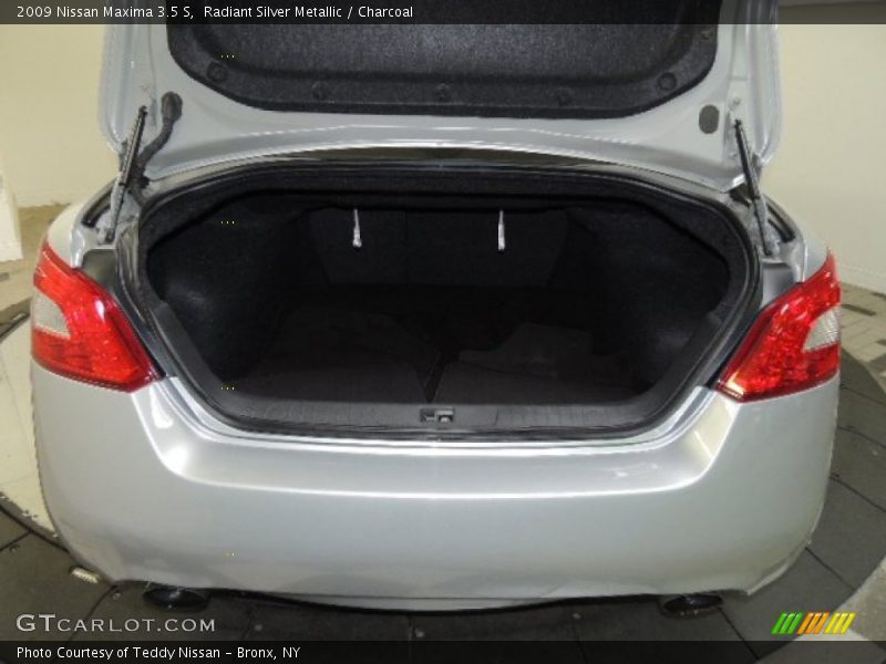 Radiant Silver Metallic / Charcoal 2009 Nissan Maxima 3.5 S