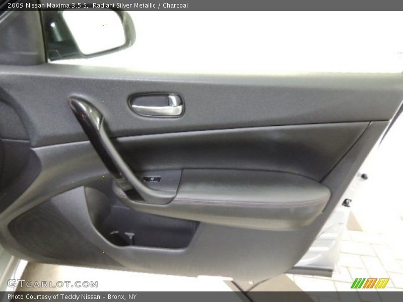 Radiant Silver Metallic / Charcoal 2009 Nissan Maxima 3.5 S