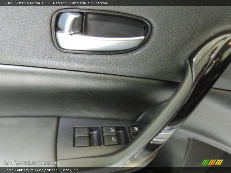 Radiant Silver Metallic / Charcoal 2009 Nissan Maxima 3.5 S