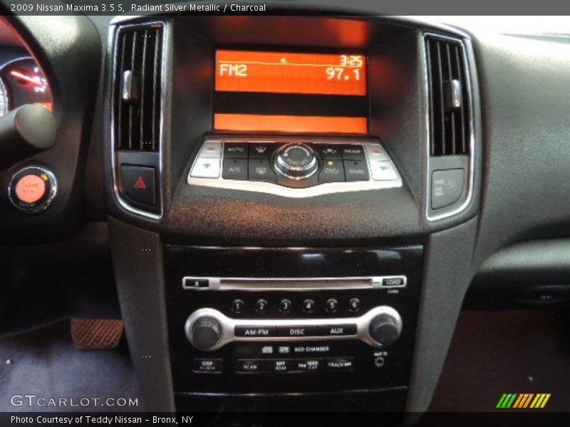 Radiant Silver Metallic / Charcoal 2009 Nissan Maxima 3.5 S