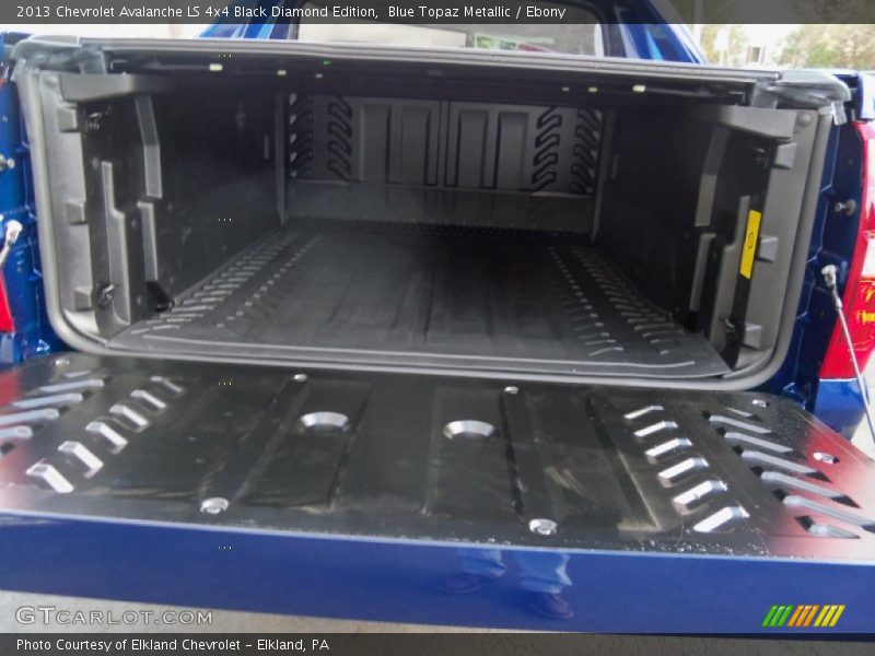  2013 Avalanche LS 4x4 Black Diamond Edition Trunk