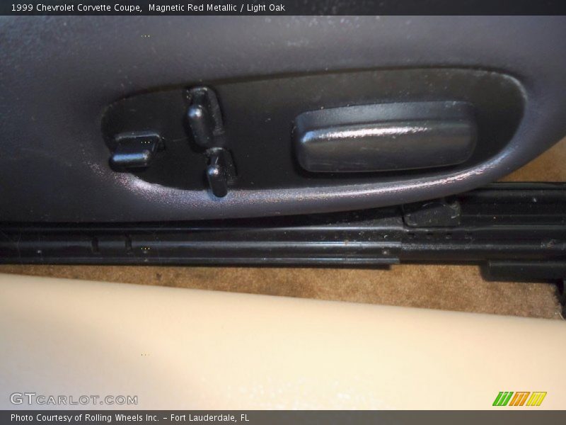 Magnetic Red Metallic / Light Oak 1999 Chevrolet Corvette Coupe
