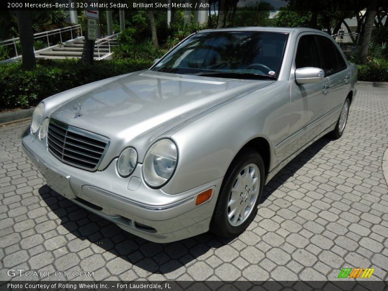Front 3/4 View of 2000 E 320 4Matic Sedan