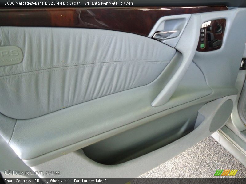 Door Panel of 2000 E 320 4Matic Sedan