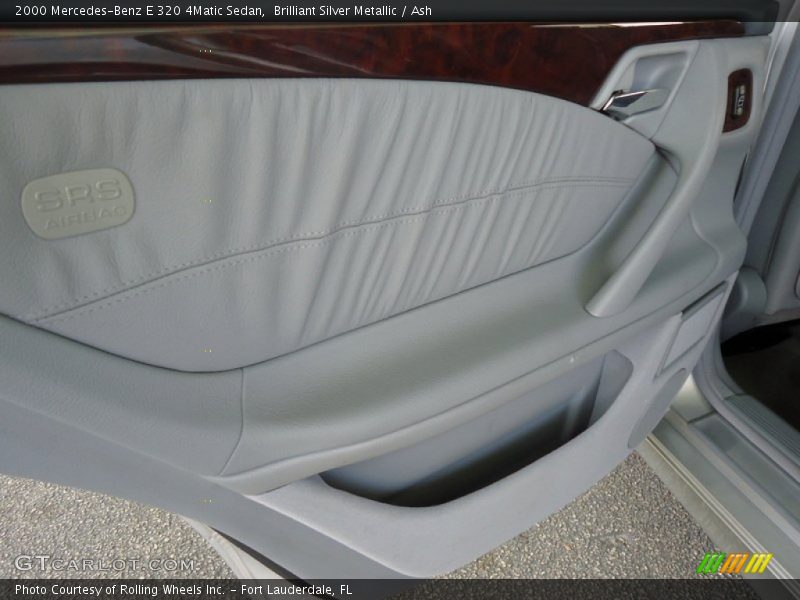 Door Panel of 2000 E 320 4Matic Sedan