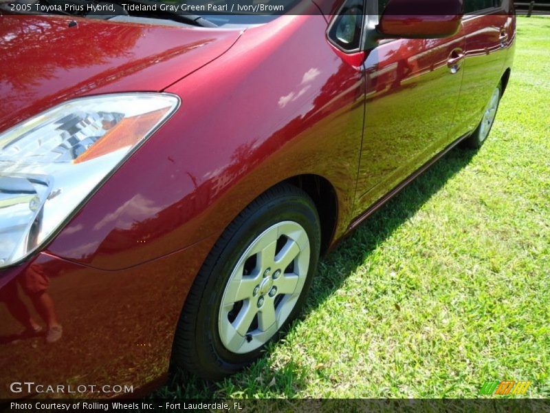 Tideland Gray Green Pearl / Ivory/Brown 2005 Toyota Prius Hybrid