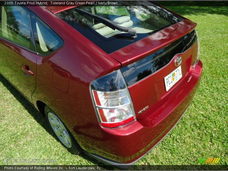 Tideland Gray Green Pearl / Ivory/Brown 2005 Toyota Prius Hybrid