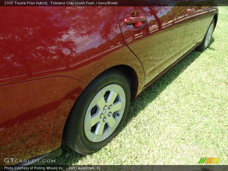 Tideland Gray Green Pearl / Ivory/Brown 2005 Toyota Prius Hybrid