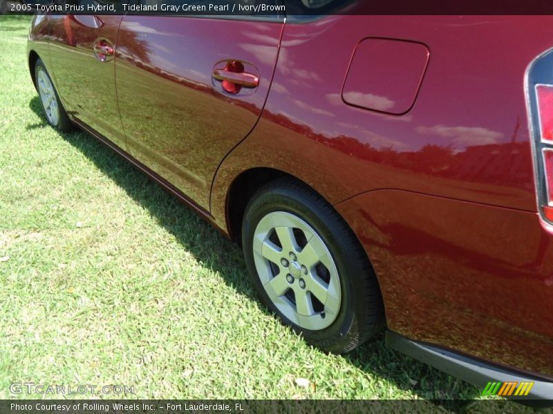 Tideland Gray Green Pearl / Ivory/Brown 2005 Toyota Prius Hybrid