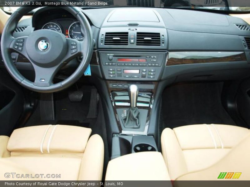 Dashboard of 2007 X3 3.0si