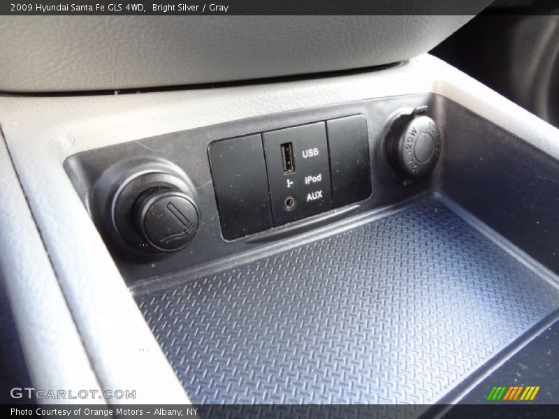Bright Silver / Gray 2009 Hyundai Santa Fe GLS 4WD