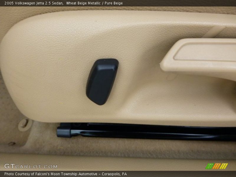 Wheat Beige Metallic / Pure Beige 2005 Volkswagen Jetta 2.5 Sedan