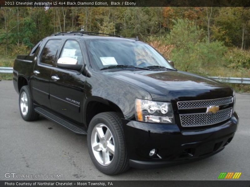 Front 3/4 View of 2013 Avalanche LS 4x4 Black Diamond Edition