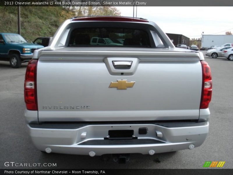Silver Ice Metallic / Ebony 2013 Chevrolet Avalanche LS 4x4 Black Diamond Edition