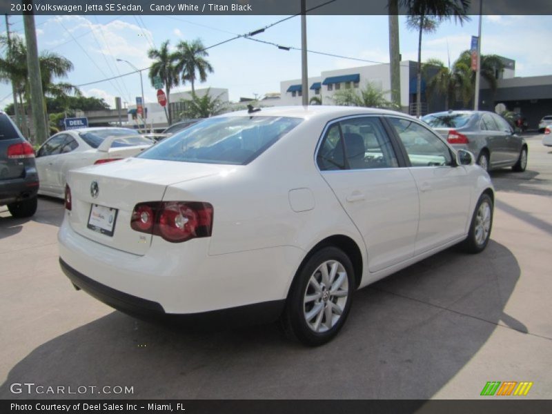 Candy White / Titan Black 2010 Volkswagen Jetta SE Sedan