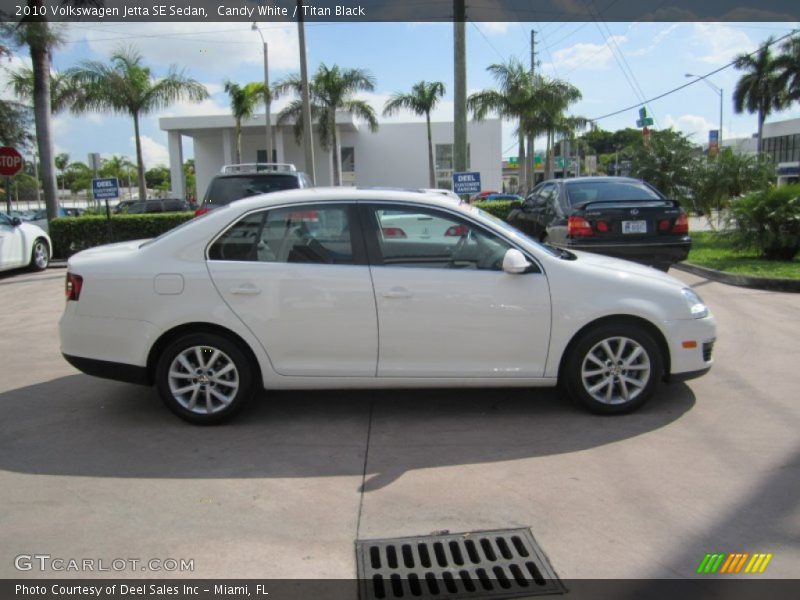 Candy White / Titan Black 2010 Volkswagen Jetta SE Sedan