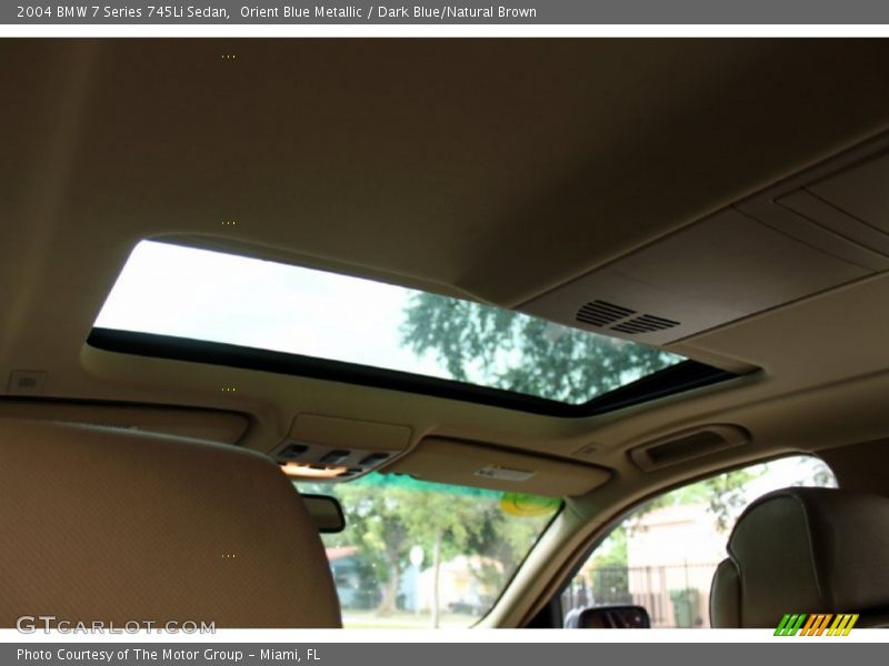 Sunroof of 2004 7 Series 745Li Sedan