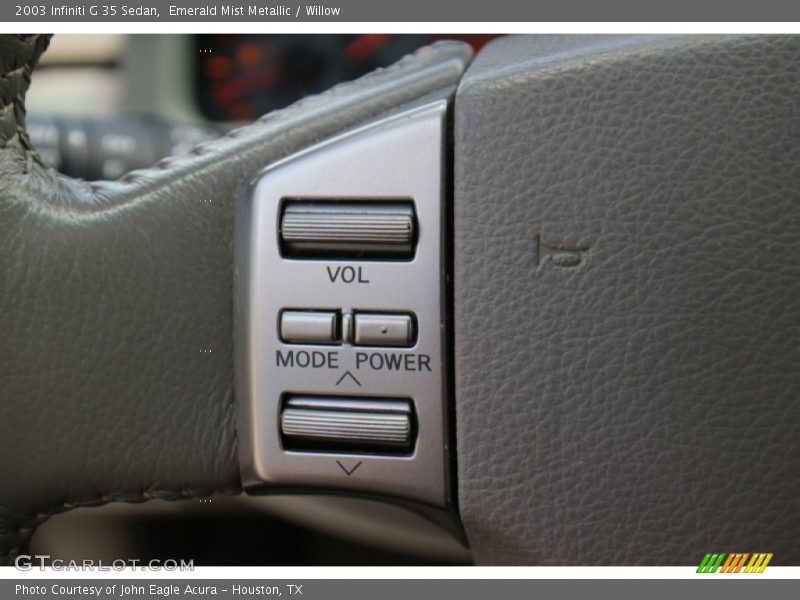 Controls of 2003 G 35 Sedan