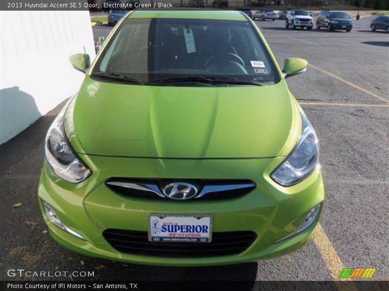 Electrolyte Green / Black 2013 Hyundai Accent SE 5 Door