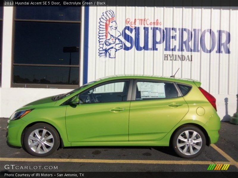 Electrolyte Green / Black 2013 Hyundai Accent SE 5 Door