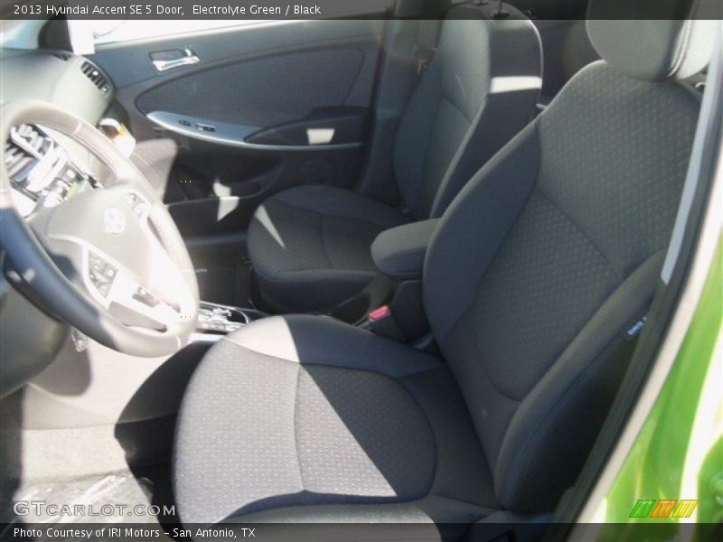 Electrolyte Green / Black 2013 Hyundai Accent SE 5 Door