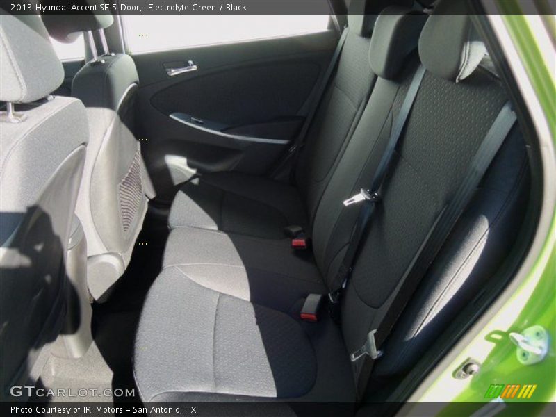 Electrolyte Green / Black 2013 Hyundai Accent SE 5 Door