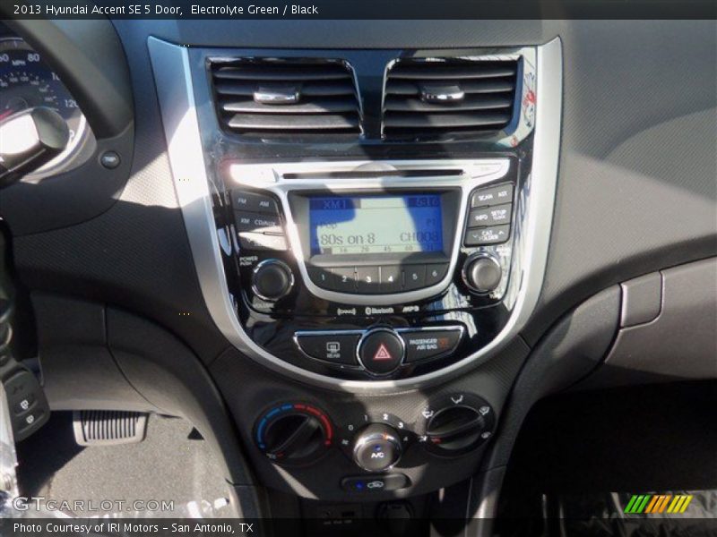 Electrolyte Green / Black 2013 Hyundai Accent SE 5 Door