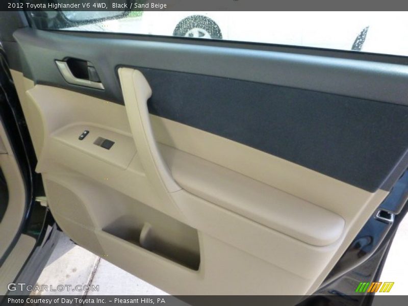 Black / Sand Beige 2012 Toyota Highlander V6 4WD
