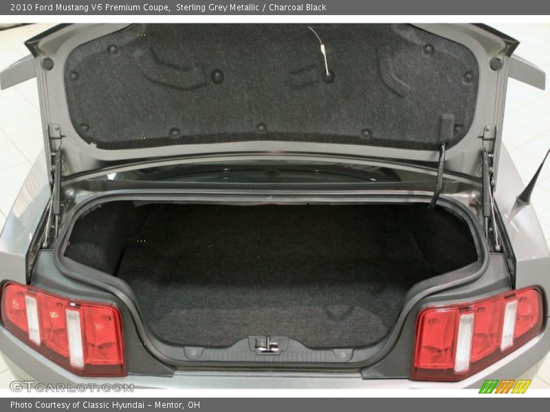  2010 Mustang V6 Premium Coupe Trunk