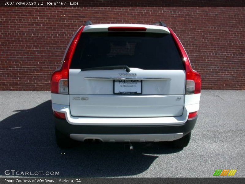 Ice White / Taupe 2007 Volvo XC90 3.2