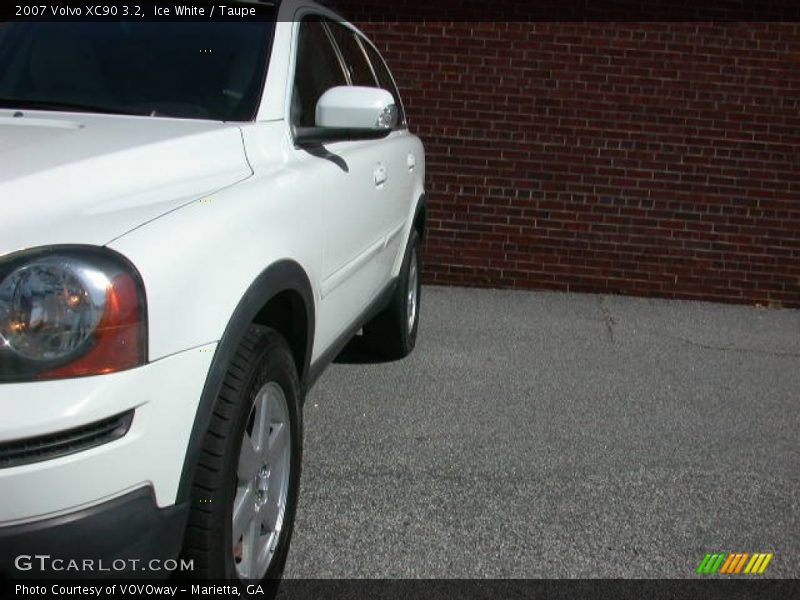 Ice White / Taupe 2007 Volvo XC90 3.2