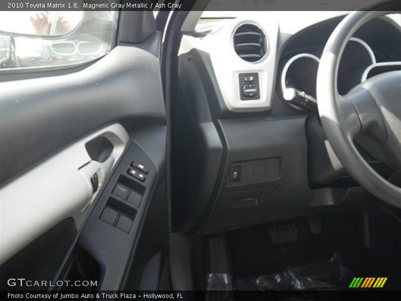 Magnetic Gray Metallic / Ash Gray 2010 Toyota Matrix 1.8