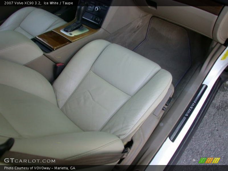 Ice White / Taupe 2007 Volvo XC90 3.2