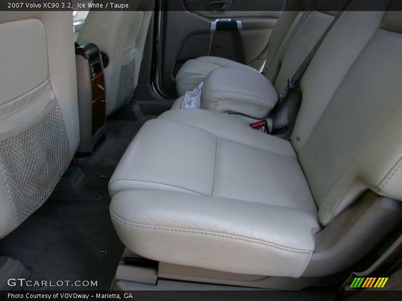 Ice White / Taupe 2007 Volvo XC90 3.2