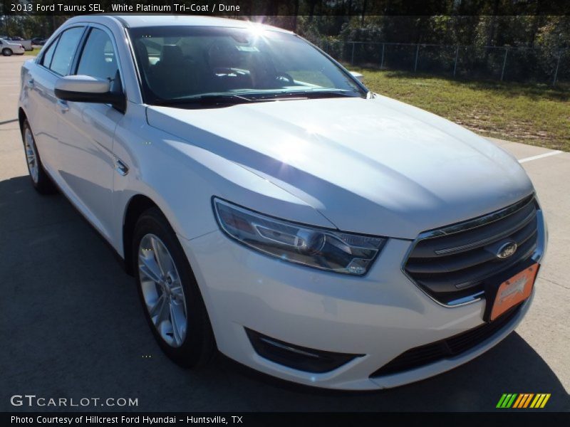 White Platinum Tri-Coat / Dune 2013 Ford Taurus SEL