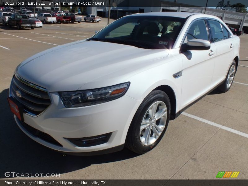 White Platinum Tri-Coat / Dune 2013 Ford Taurus SEL