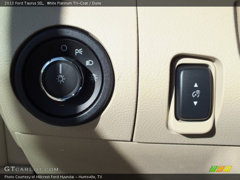 White Platinum Tri-Coat / Dune 2013 Ford Taurus SEL