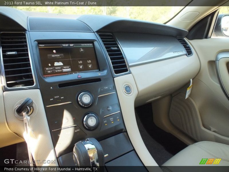 White Platinum Tri-Coat / Dune 2013 Ford Taurus SEL