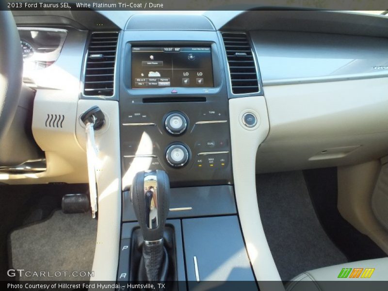 White Platinum Tri-Coat / Dune 2013 Ford Taurus SEL