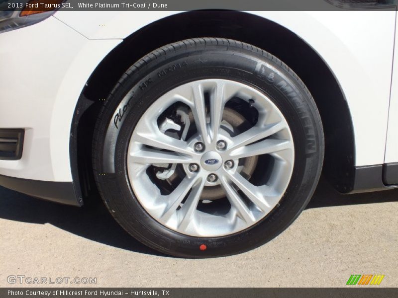 White Platinum Tri-Coat / Dune 2013 Ford Taurus SEL