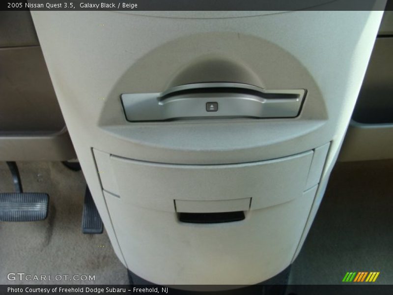 Galaxy Black / Beige 2005 Nissan Quest 3.5
