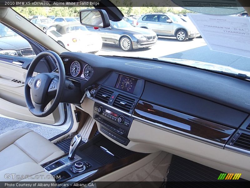 Alpine White / Sand Beige 2010 BMW X5 xDrive30i