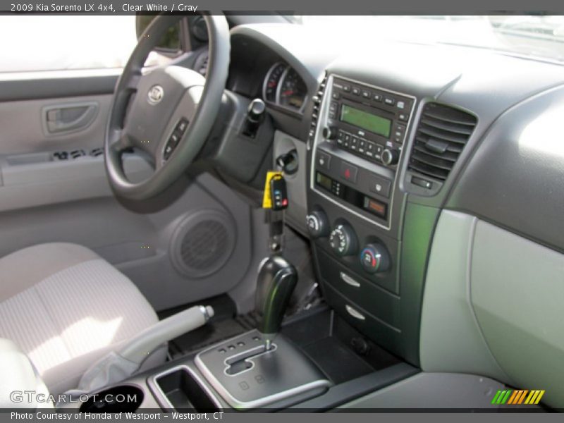 Clear White / Gray 2009 Kia Sorento LX 4x4