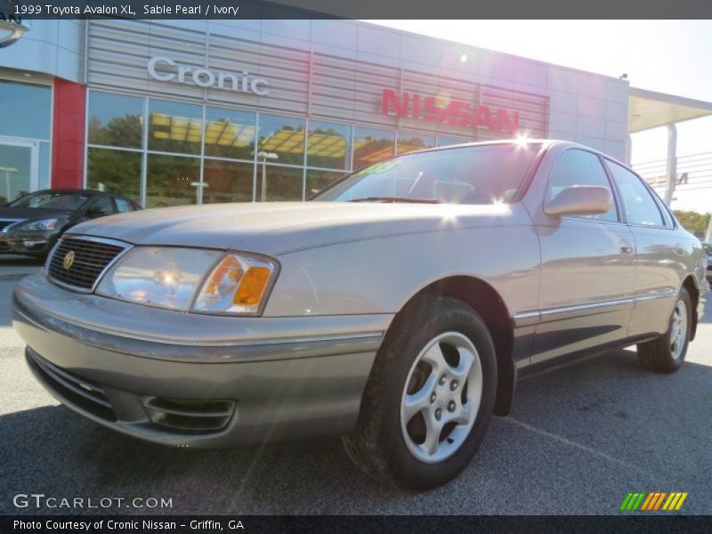 Sable Pearl / Ivory 1999 Toyota Avalon XL