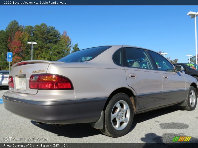 Sable Pearl / Ivory 1999 Toyota Avalon XL