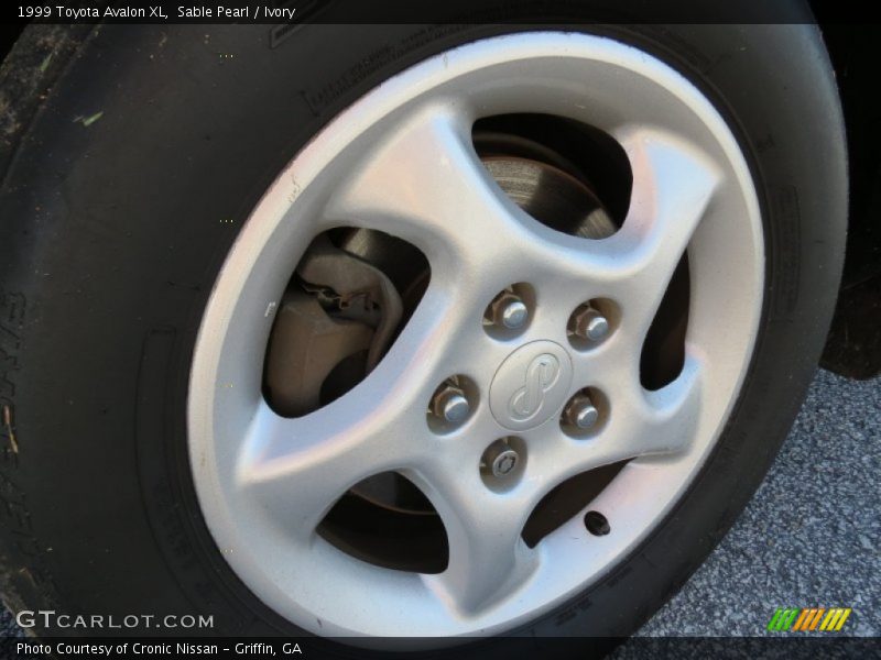 Sable Pearl / Ivory 1999 Toyota Avalon XL