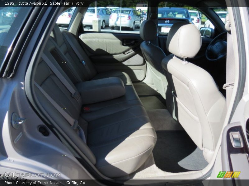 Sable Pearl / Ivory 1999 Toyota Avalon XL
