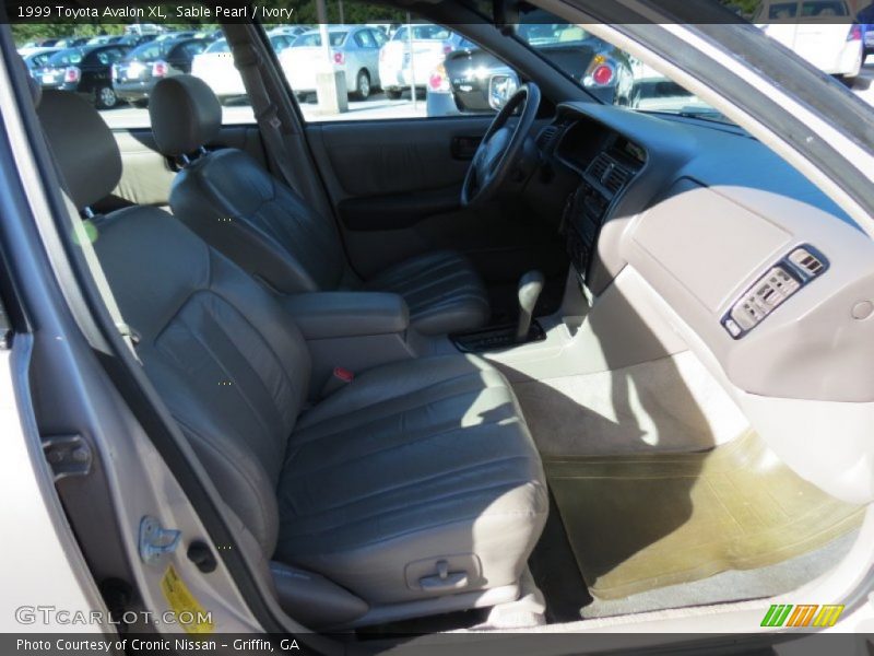 Sable Pearl / Ivory 1999 Toyota Avalon XL