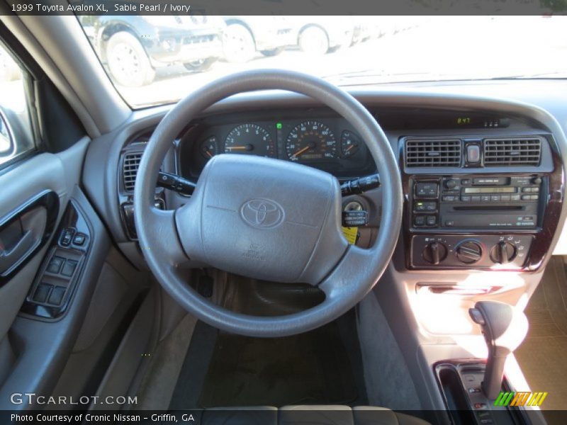 Sable Pearl / Ivory 1999 Toyota Avalon XL