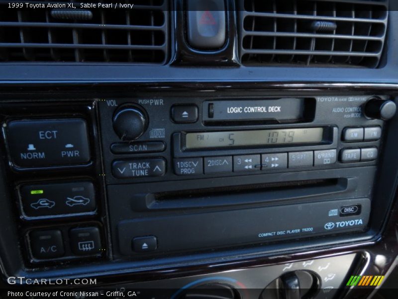 Sable Pearl / Ivory 1999 Toyota Avalon XL